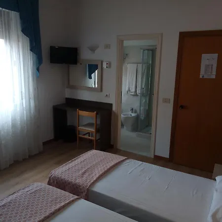 Lory Hotel 3*