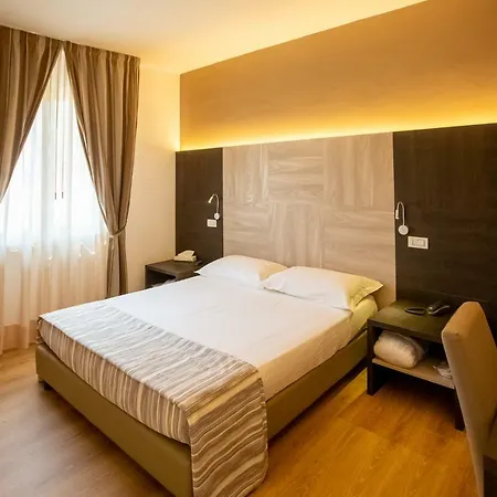 Lory Hotel 3*